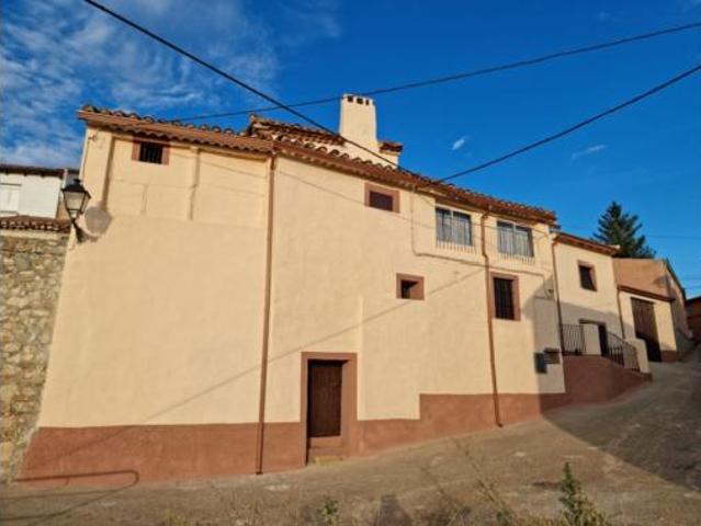 Casa en venta en Allueva, Aragón