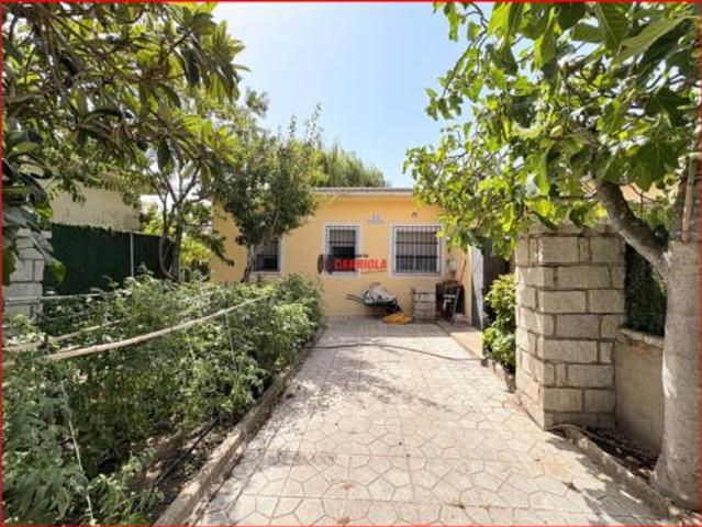 Casa en venta en Camarena, Monteviejo