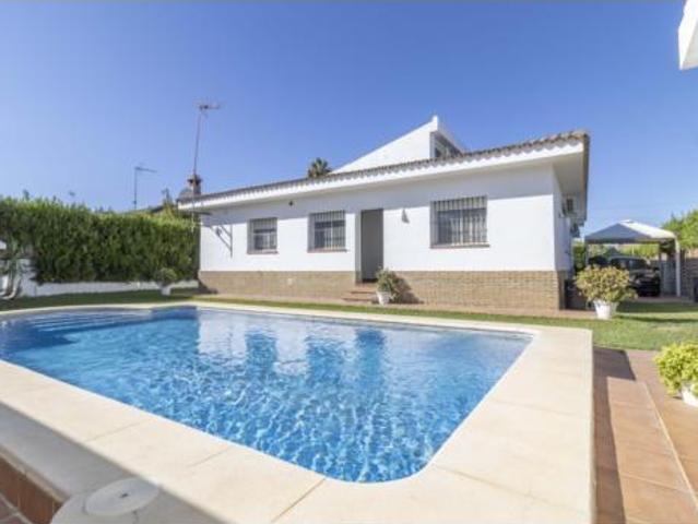 Casa en venta en La Cierva, Carmona