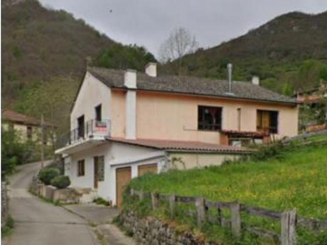 Casa en venta en El Campu, Caso