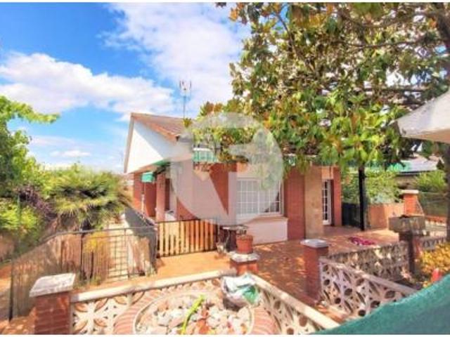 Casa en venta en Castellbisbal, Santa Teresita