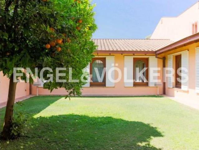Casa en venta en Chiva, Urbanización El Bosque