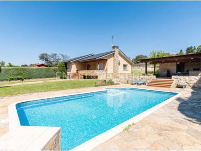 Casa en venta en Navalquejigo, El Escorial