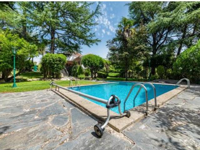 Casa en venta en Navalquejigo, El Escorial