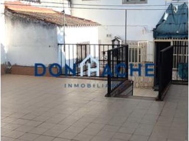 Casa en venta en Esparragalejo, Extremadura