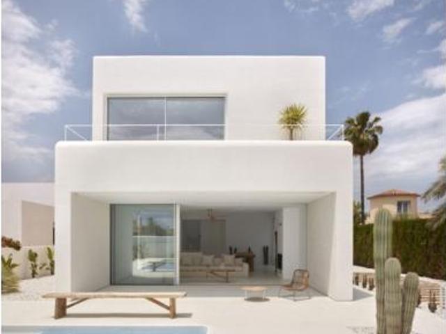 Casa en venta en Barriada Islas Canarias, Costa del Sol Occidental