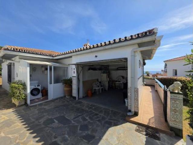 Casa en venta en Urbanización Altos de Guadalobon, Estepona