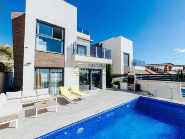 Casa en venta en Finestrat, Valencia