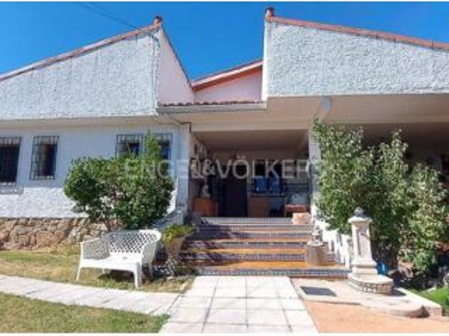 Casa en venta en Guadarrama, Urbanización Vallefresnos