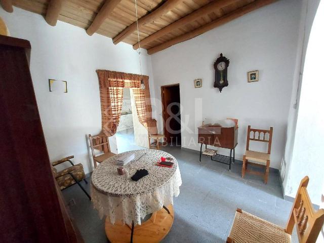Casa en venta en Arroyomolinos De León, Huelva