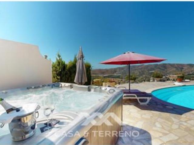 Casa en venta en Iznate