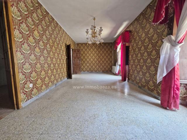 Casa en venta en Baeza, Andalucía