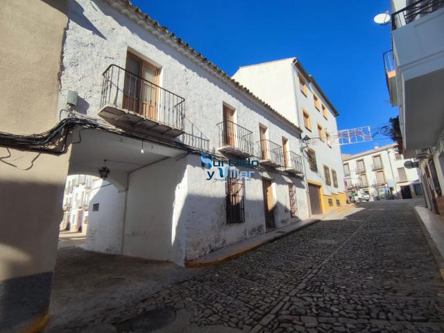 Casa en venta en Sabiote, Andalucía