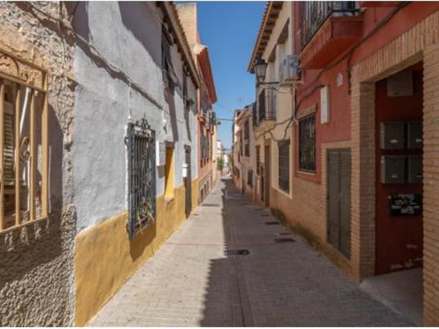 Casa en venta en La Zubia