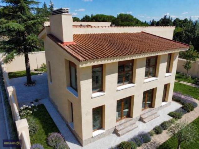 Casa en venta en Lozoyuela-navas-sieteiglesias, Madrid