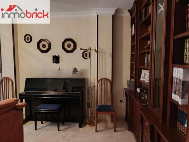 Casa en venta en Zona 1 (el Valle y Dehesa de la Villa), Lucena