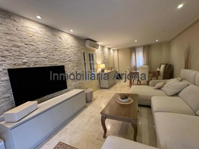 Casa en venta en Zona 1 (el Valle y Dehesa de la Villa), Lucena