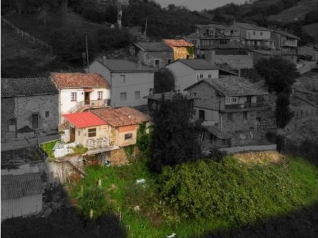 Casa en venta en Returbiu, Mieres