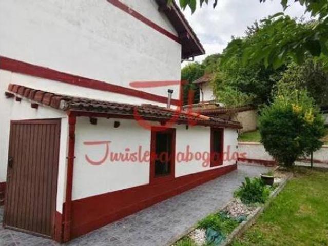 Casa en venta en Bustiello, Mieres