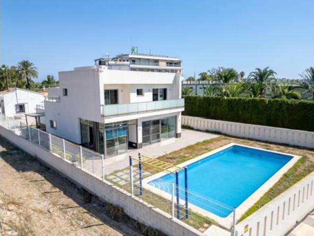 Casa en venta en Platja d'Oliva, Oliva