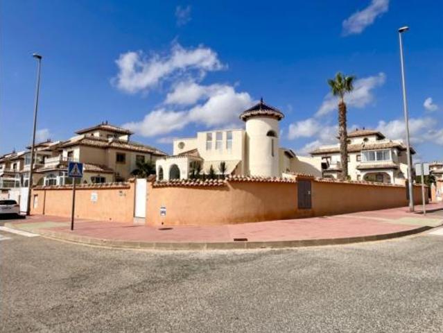 Casa en venta en Orihuela, Urbanización La Regia
