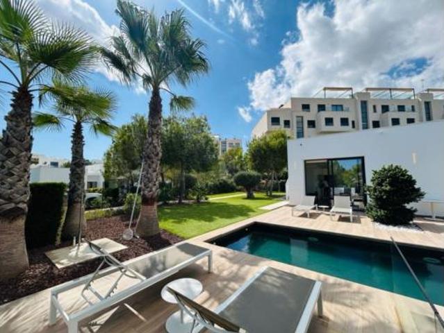 Casa en venta en Dehesa de Campoamor, Orihuela