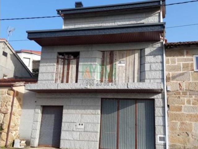 Casa en venta en Regoufe, Ourense