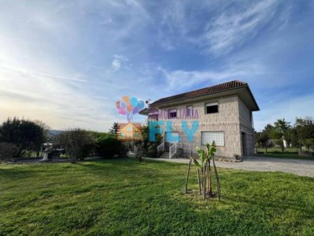 Casa en venta en Ourense, O Cumial