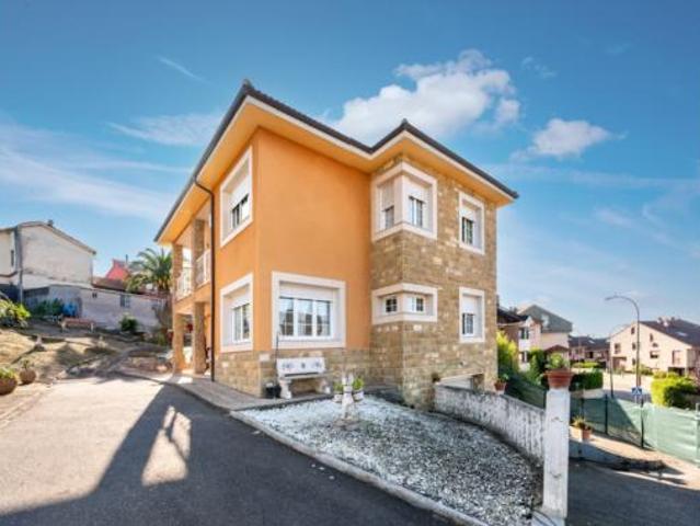 Casa en venta en Oviedo, Olivares