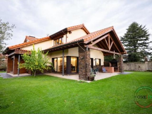 Casa en venta en Oviedo, Colloto / Cualloto
