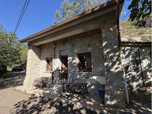 Casa en venta en Fitoria, Oviedo