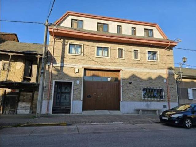 Casa en venta en Ponferrada, Columbrianos