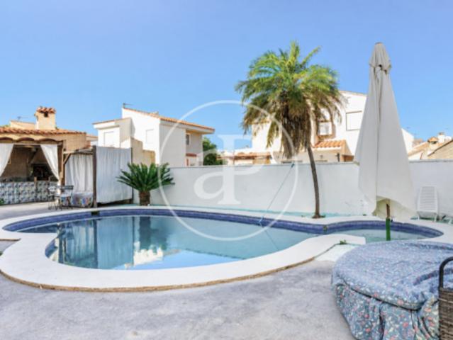 Casa en venta en Residencial La Reva, el Camp de Túria