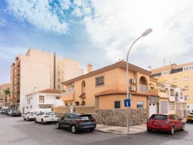 Casa en venta en El Parador de las Hortichuelas, Roquetas De Mar