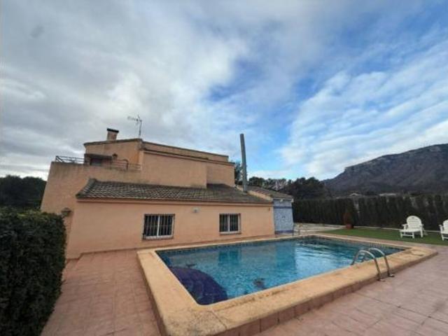 Casa en venta en Cecilia Bartolomé (Mujeres Libres), l'Alt Vinalopó / El Alto Vinalopó