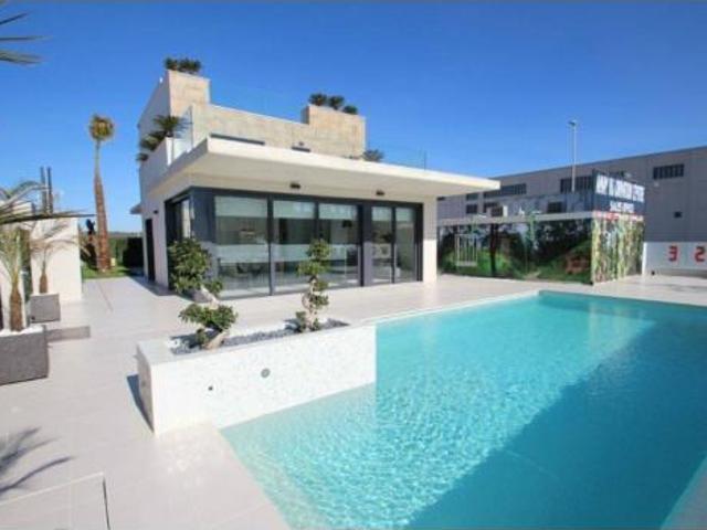 Casa en venta en San Miguel De Salinas, Las Escalericas