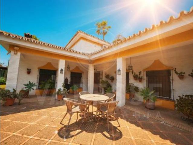 Casa en venta en Sanlúcar La Mayor, Andalucía