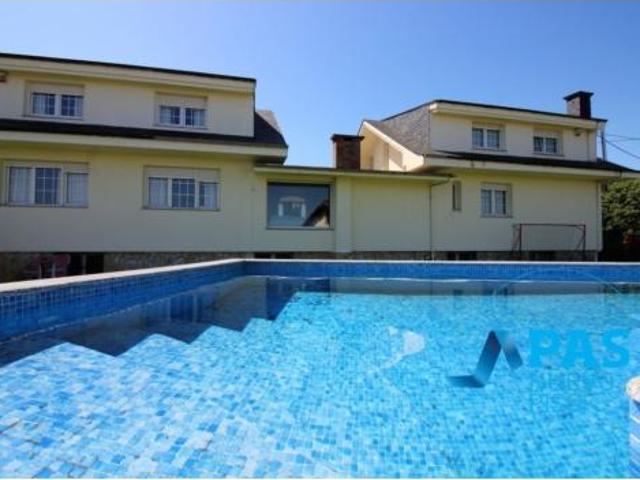 Villa en venta en Santander, Corbán