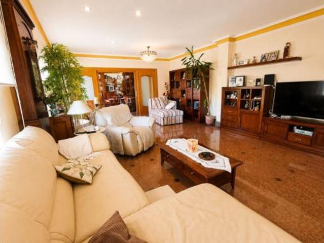 Casa en venta en Santovenia De Pisuerga, Castilla y León