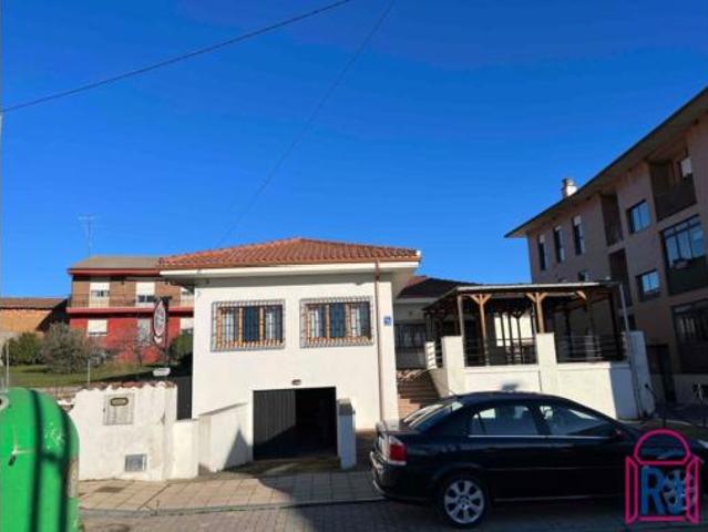 Casa en venta en Carbajal de la Legua, Sariegos
