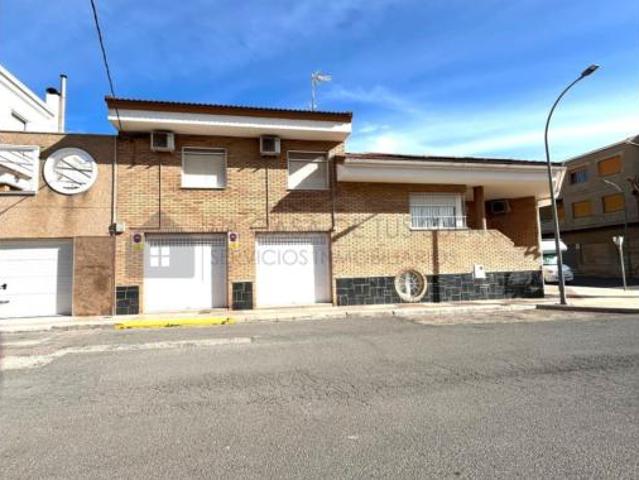 Casa en venta en María Moliner, l'Alt Vinalopó / El Alto Vinalopó