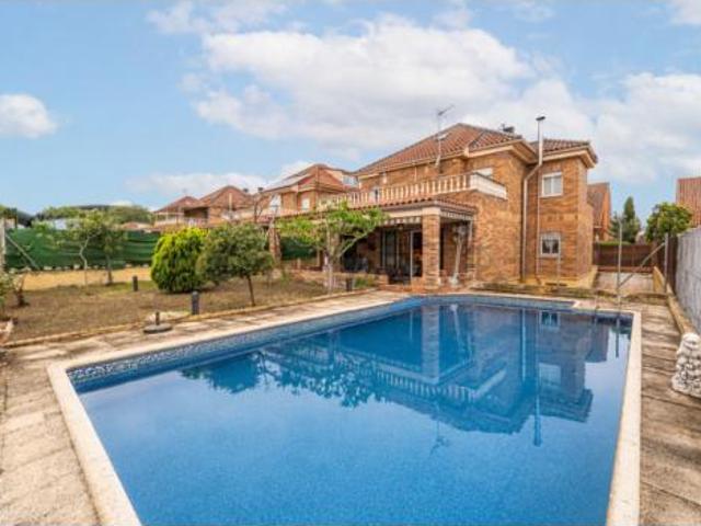 Casa en venta en Serranillos Del Valle, Madrid