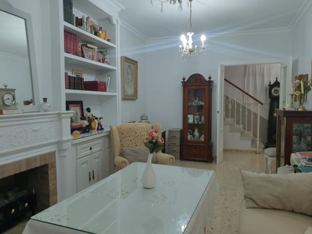 Casa en venta en Utrera, Andalucía