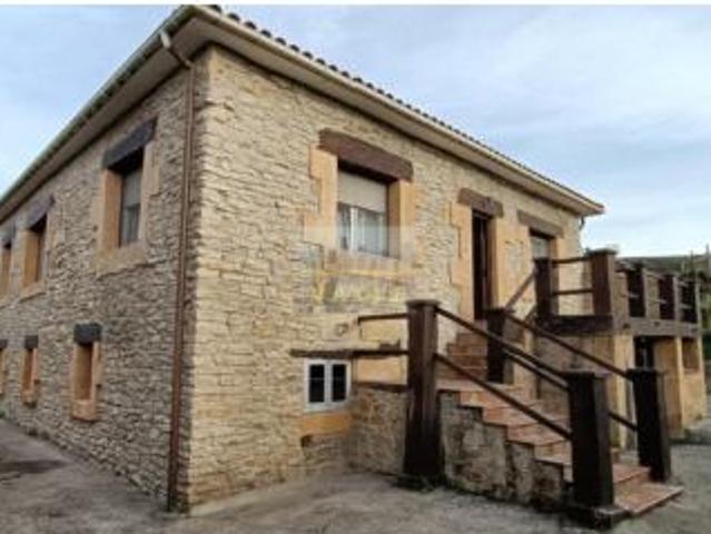 Casa en venta en Hinojedo, Suances