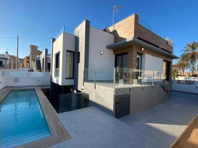 Casa en venta en Torrevieja, Valencia