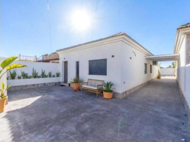 Casa en venta en Urbanización El Chaparral, Torrevieja