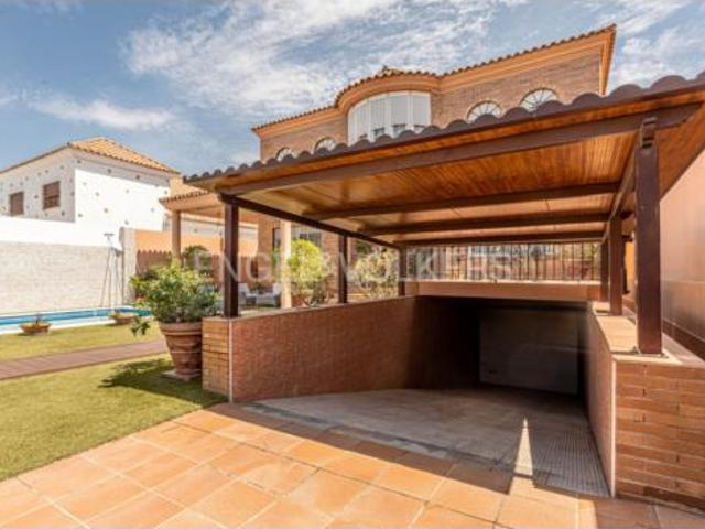 Casa en venta en Utrera, Andalucía