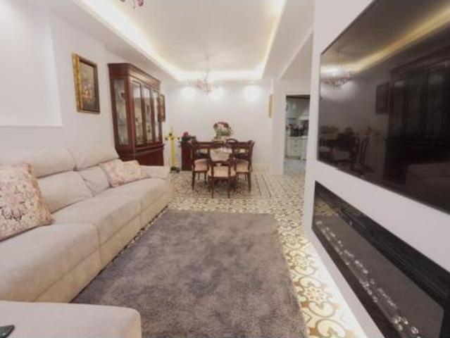 Casa en venta en Utrera, Andalucía