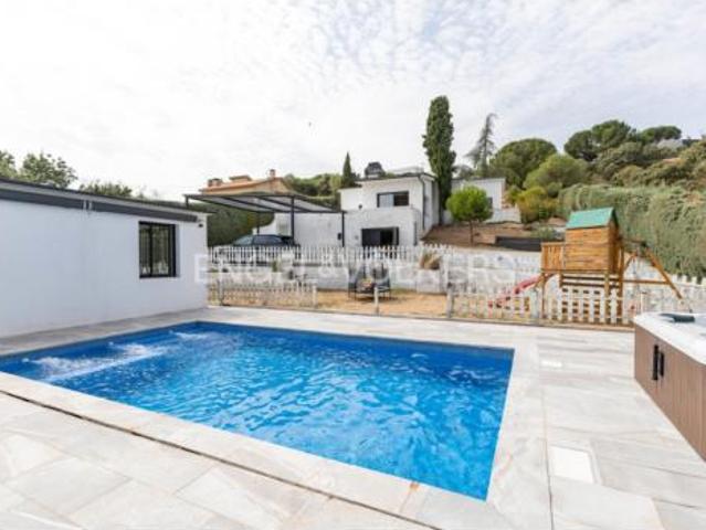 Casa en venta en Navarredonda, Valdemorillo