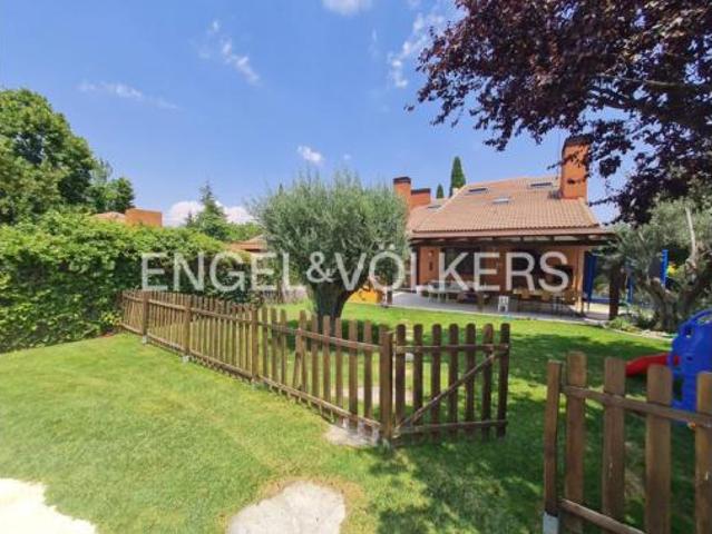 Casa en venta en Valdeolmos-alalpardo, Madrid